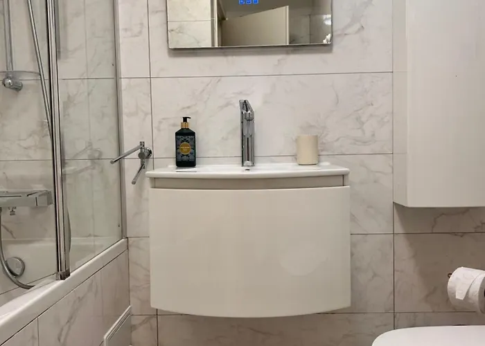 Elegance * 布加勒斯特